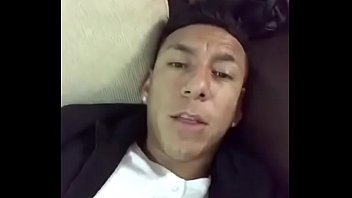 Brian Sarmiento muestra su pija