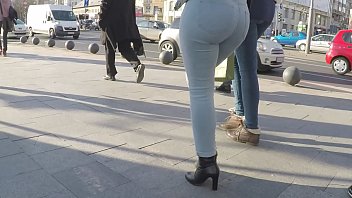Candid ass in skin tight light blue jeans