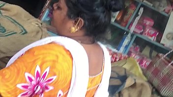 Upskirt of Tamil muslim aunty in knighty