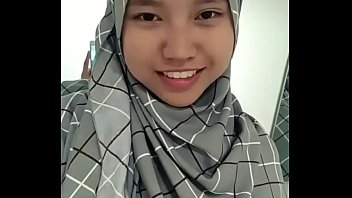 Hijab pamer tetek