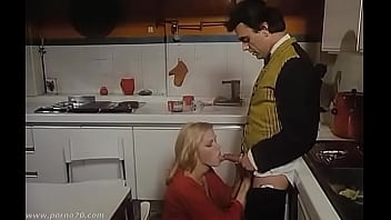 Brigitte Lahaie bebendo leite direto da fonte