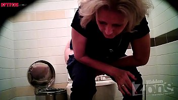 Hidden Cam in toilet, women pee  2551