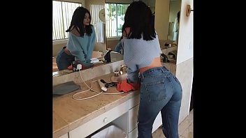 Kylie Jenner impossible Jerk Off Challenge with Snaps Pictures and Videos - 7dope.com