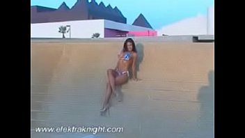 Hot model Elektra Knight posing in a sexy bikini and looking so fuckable