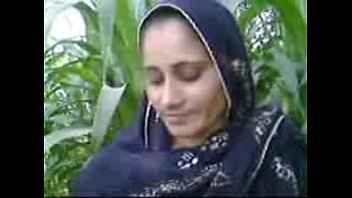 Pakistani village girl fucked by her cousion in open field