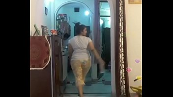 Hot desi indian bhabi shaking her sexi ass &boobs on bigo live...4