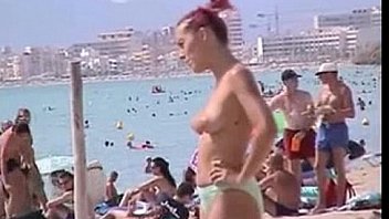 Amateurbeachspy.com - Beach topless girl expose puffy nipples