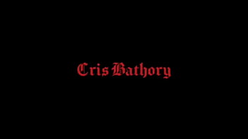 Cris Bathory enfiou no cu esperando o cara e ele não apareceu