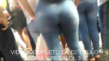 chica rica veneca se deja graba el trasero y luego le ofresco dinero para tener sexo con ella !